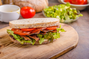 BLT sandwich with lettuce