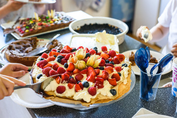 Birthday party with pavlova cake