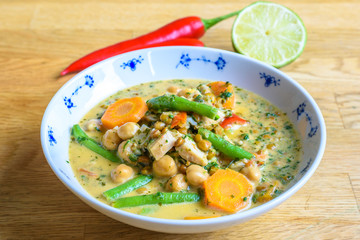 Healthy soup with vegetables and chicken