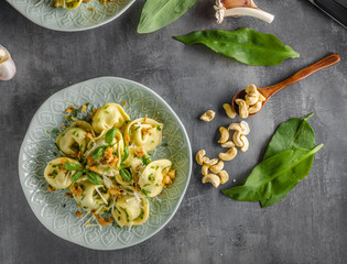 Stuffed Tortellini garlic and spinach