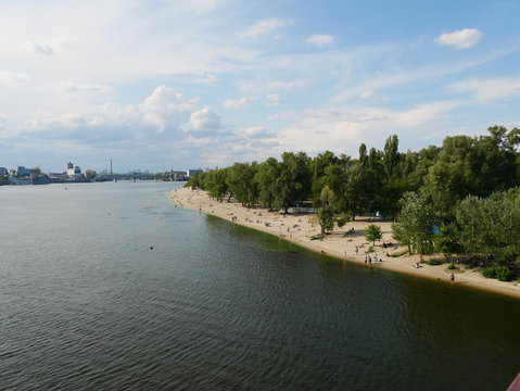 Une plage sur l'&icirc;le Trukhanov, &agrave; Kiev