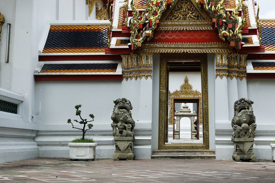 Buddhist temple, wat pho, bangkok thailand