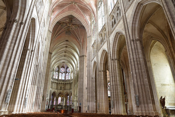 Fototapeta premium Nef de la cathédrale d'Auxerre en Bourgogne, France