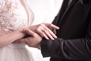 Obraz premium The groom puts on the bride finger the Wedding ringbride