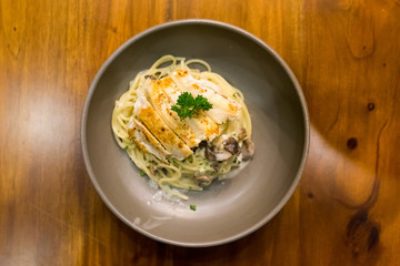Spaghetti noodles with roasted chicken and mushrooms on a plate