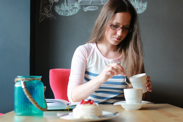 girl in a cafe for a cup of coffee with the notebook
