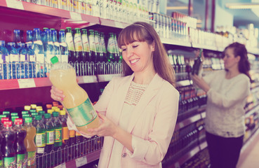 Customers choosing traditional beverages .