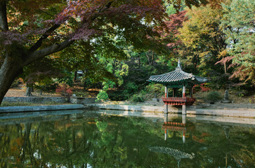 Fototapeta na wymiar Pavilion at Secret Garden at Changdeokgung Palace, Seoul 
