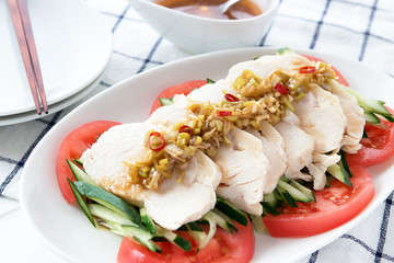 蒸した鶏肉のねぎソースかけ