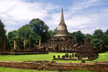 Obraz premium buddhist temple, in the historical park of Sukhothai,Thailand 