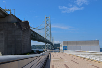 明石海峡大橋を眺める