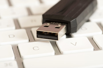 Fototapeta premium Computer und USB Stick