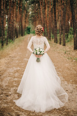 Obraz na płótnie Canvas Bride in a stylish wedding dress