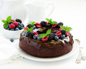 Chocolate cake with glaze and fresh berries