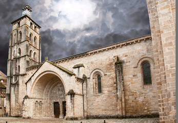 Obraz premium Beaulieu sur Dordogne. Abbatiale saint Pierre. Corrèze. Nouvelle Aquitaine