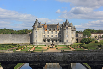 Fototapeta na wymiar Château de la roche courbons