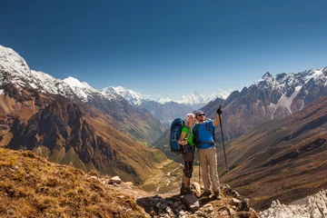 Papier Peint photo Manaslu Couple is posing to the camera in front of Manaslu valley in highlands of Himalayas