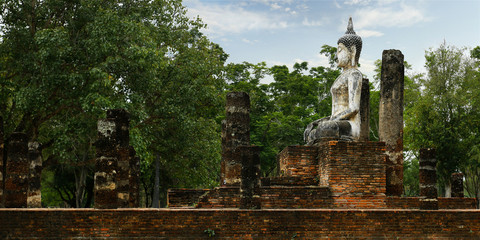 Obraz premium statue of buddha,in the historical park of Sukhothai,Thailand 