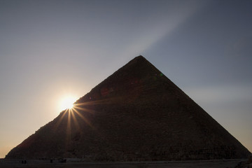 Fototapeta na wymiar Sun rising behind the Great Pyramid of Giza.