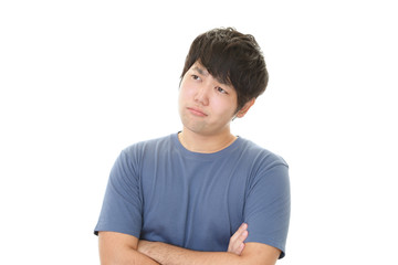 悩む男性