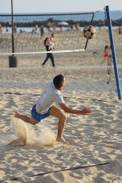Game foot volley on the rune of the Mediterranean Sea
