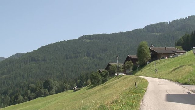 Kartitsch, Hollbruck, Sillian, Osttirol, Wiese, Bergwiese, Sommer, Ernte, Stra&szlig;e, Dorf, H&auml;user, Siedlung, Landwirtschaft, Tirol, 