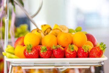 Fototapeta na wymiar sliced fruit on the buffet table. Healthy food and tasty fruit