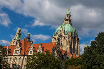 Obraz premium Neues Rathaus Hannover Seitenansicht