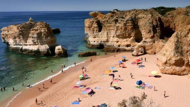 pllage dans une crique
