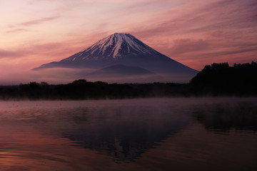Fototapeta na wymiar Mount Fuji and Lake Shoji at dawn
