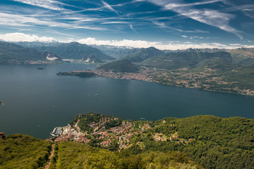 Verschiedene Blicke auf Lago Maggiore vom Sasso del Ferro