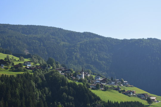 Bannberg, Assling, Pustertaler H&ouml;henstra&szlig;e, Pustertal, Osttirol, Lienz, Dorf, Bergdorf, Kirche, Expositurkirche, Sankt Martin, Tirol