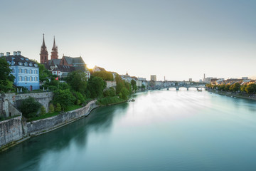 Basler Münster mit Pfalz und der Mittleren Rheinbrücke