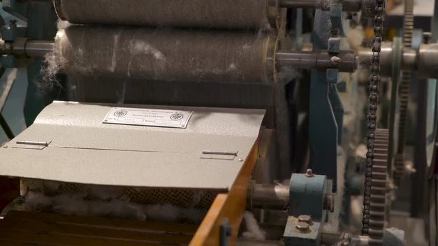 1788_An_industrial_machine_with_the_cottons_leftover.mov