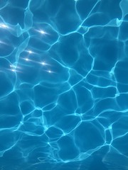 Wasserspiegelung in Swimming Pool