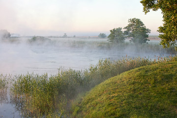 Fototapeta premium Morning mist over the river