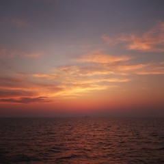 Naklejka na ściany i meble sailing sunset
