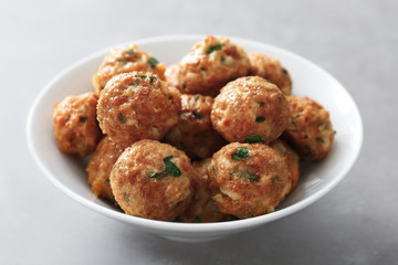 Bowl with delicious turkey meatballs on light table