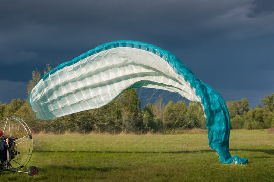 Airborne para-glider
The wing of the para-glider rises from the ground against the background of the blue sky, clouds 