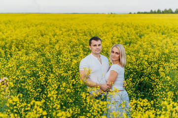 Fototapeta premium Young couple in a yellow field
