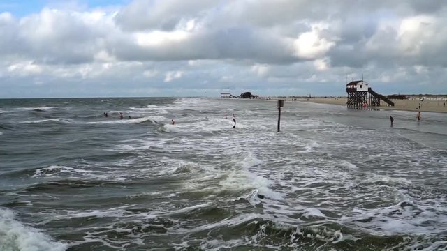 Gezeiten - Flut, st&uuml;rmische Nordsee bei St. Peter Ording
