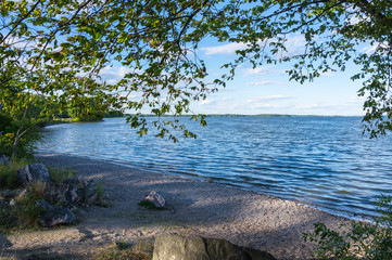 Strand i Hj&auml;lmaren