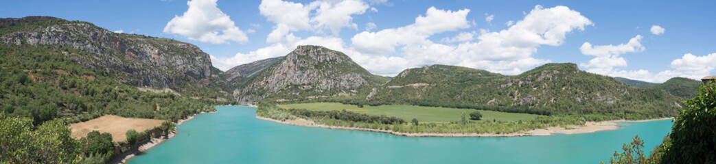 Fototapeta na wymiar Lac de liguerre de Cinca Aragon Espagne