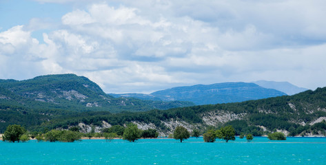 Fototapeta na wymiar Lac de Mediano Aragon Espagne