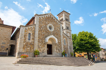 Kirche in lieblicher Kleinstadt Castellina, Chianti, Toskana © Patrick Daxenbichler