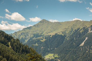 Berge und Wälder