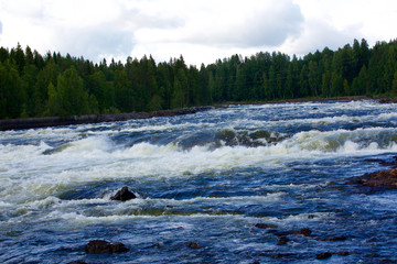 Sublimes chutes d'eau de la rivière