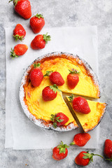 Cheesecake with fresh strawberries