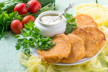 Tasty onion cutlet and fresh vegetables