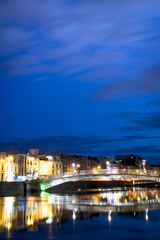 Fototapeta na wymiar Dublin by night, Ha Penny Bridge